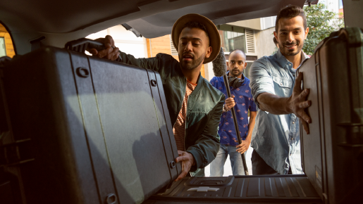 Empleados de Chevrolet Servicios Financieros con caras al centro sonriendo